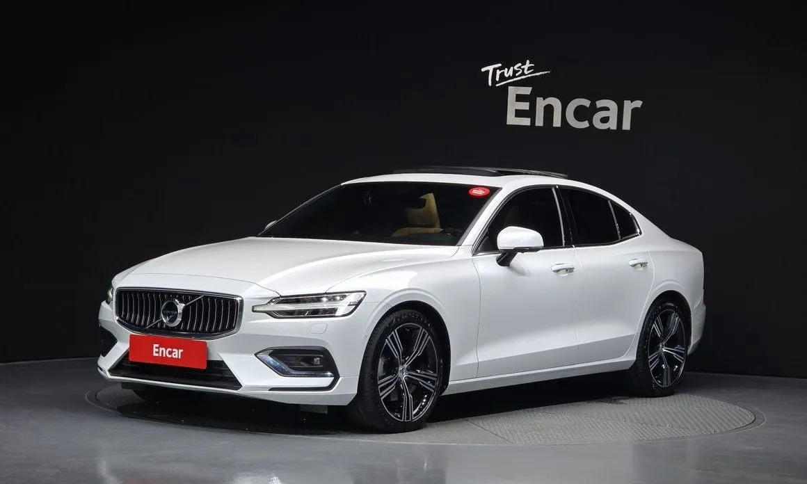 Volvo S60 — фото 1