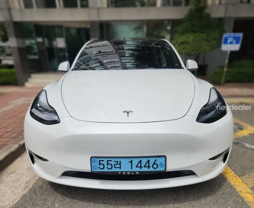 Tesla Model Y — фото 1