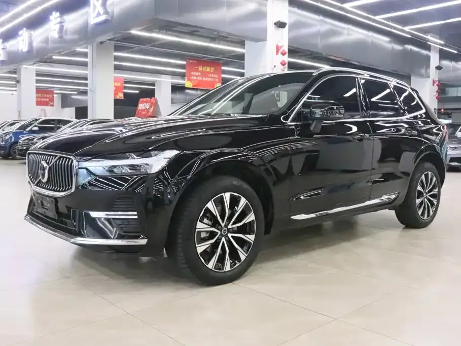 Volvo XC60 — фото 1