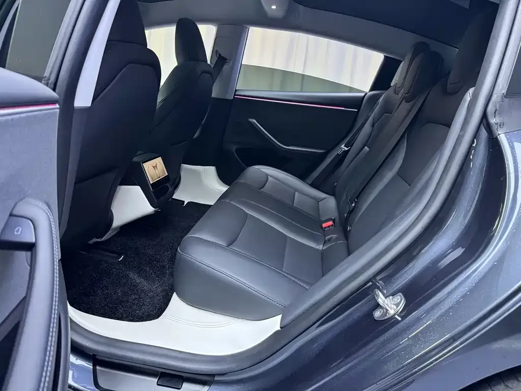 Tesla Model 3 — фото 4