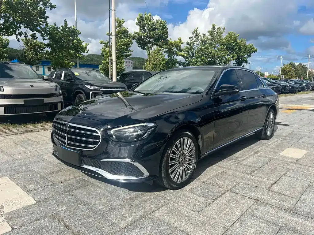 Mercedes-Benz E-Class — фото 1