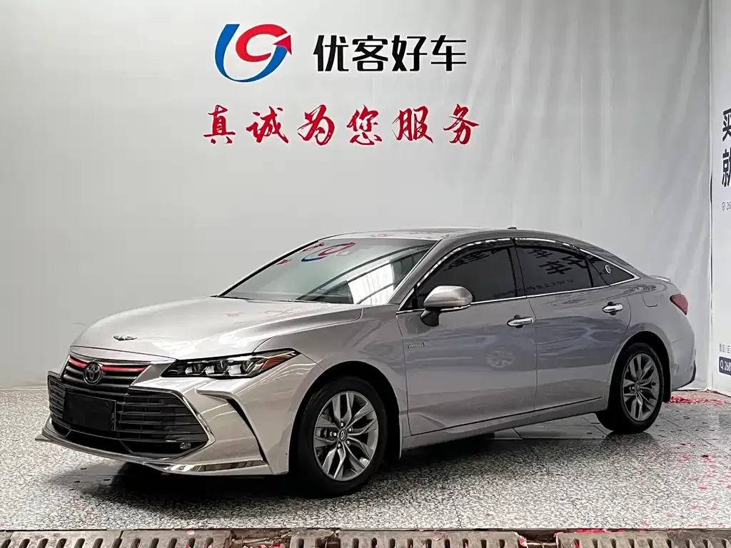 Toyota Avalon — фото 1