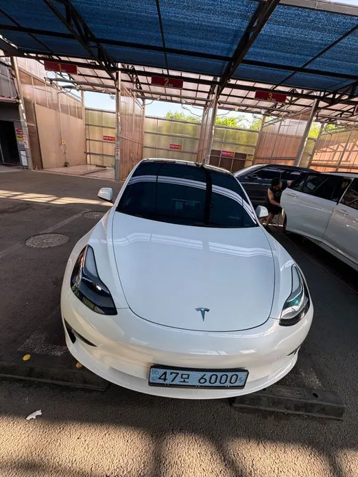 Tesla Model 3 — фото 1