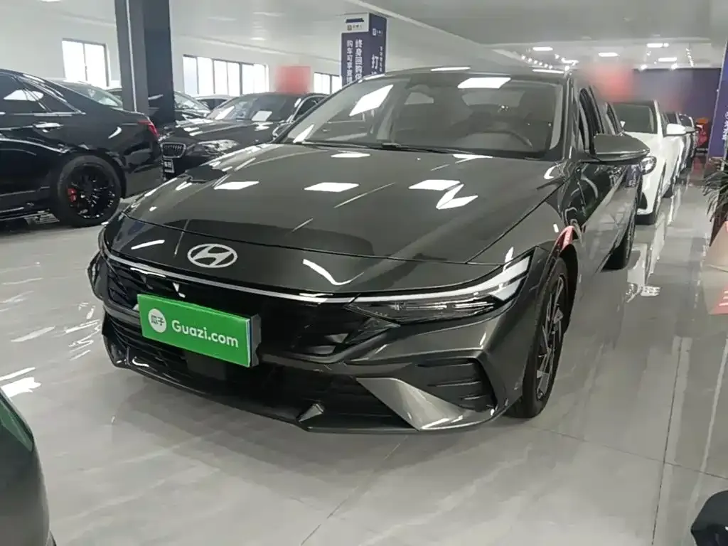 Hyundai Elantra — фото 1