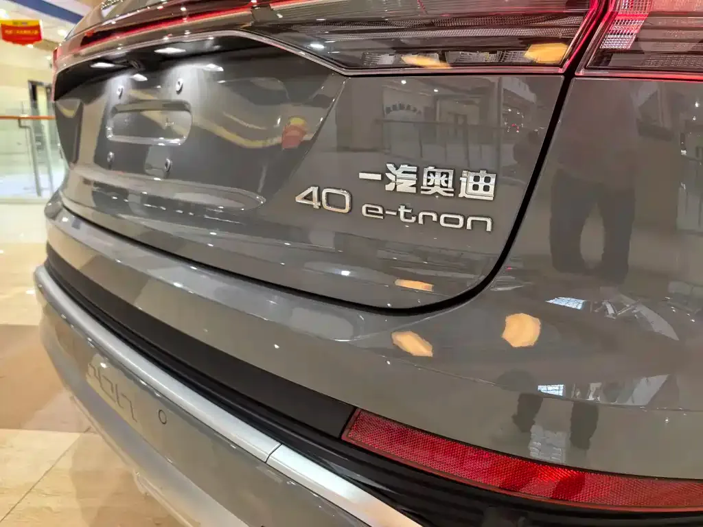 Audi Q4 e-tron — фото 3