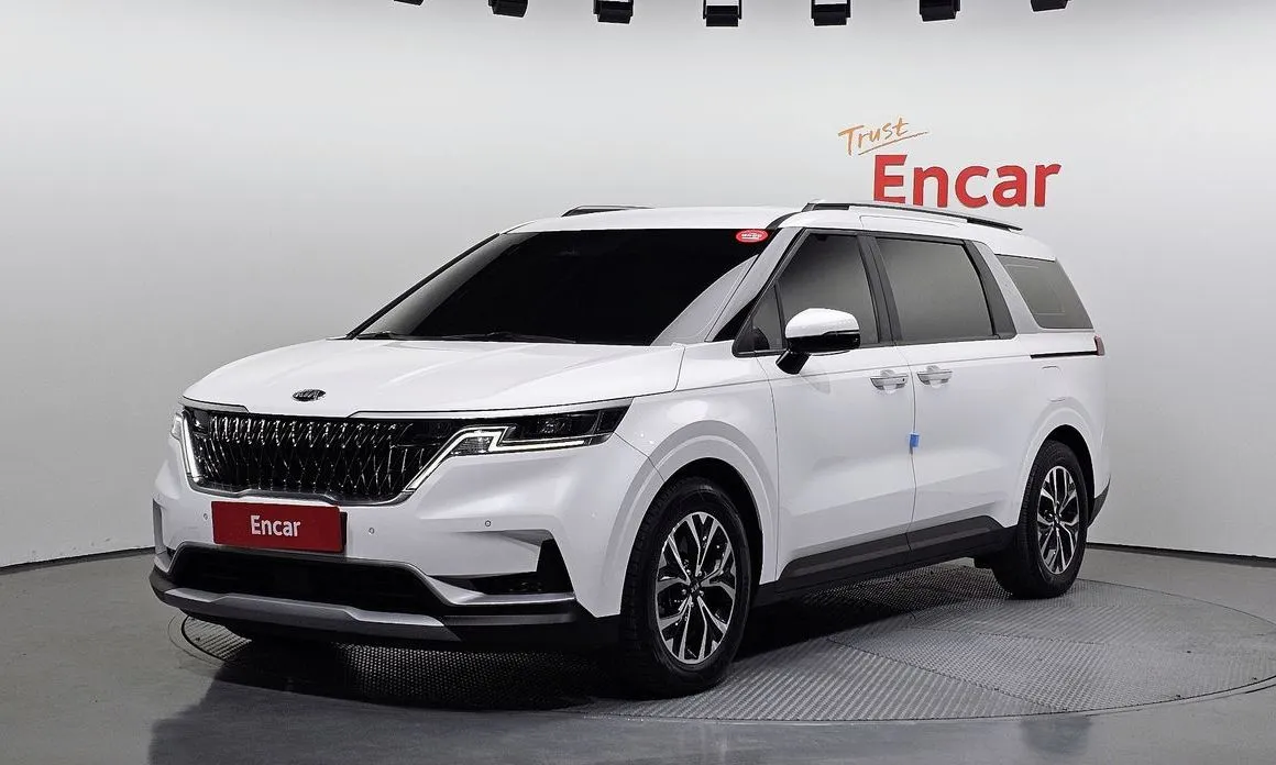 Kia Carnival — фото 1