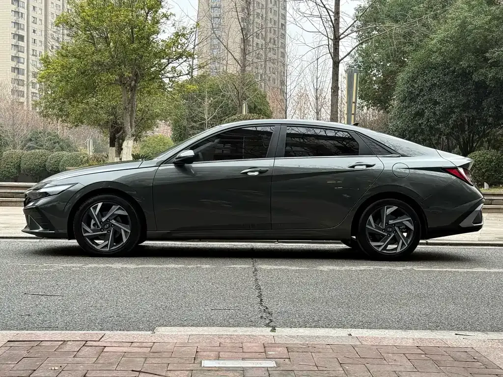 Hyundai Elantra — фото 8