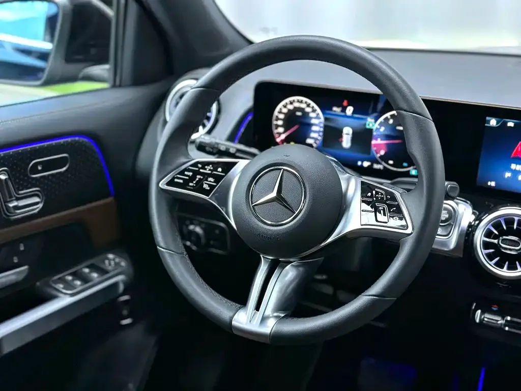 Mercedes-Benz GLB — фото 10