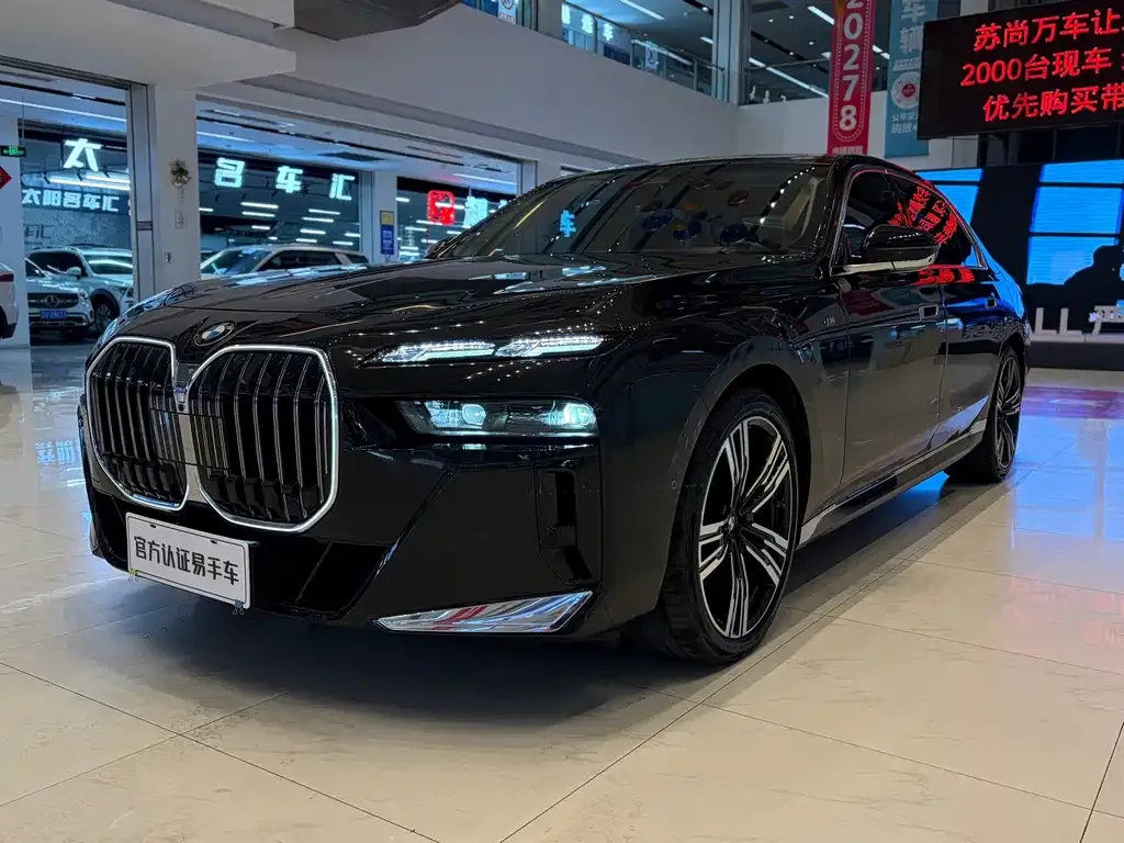 BMW 7 Series — фото 1