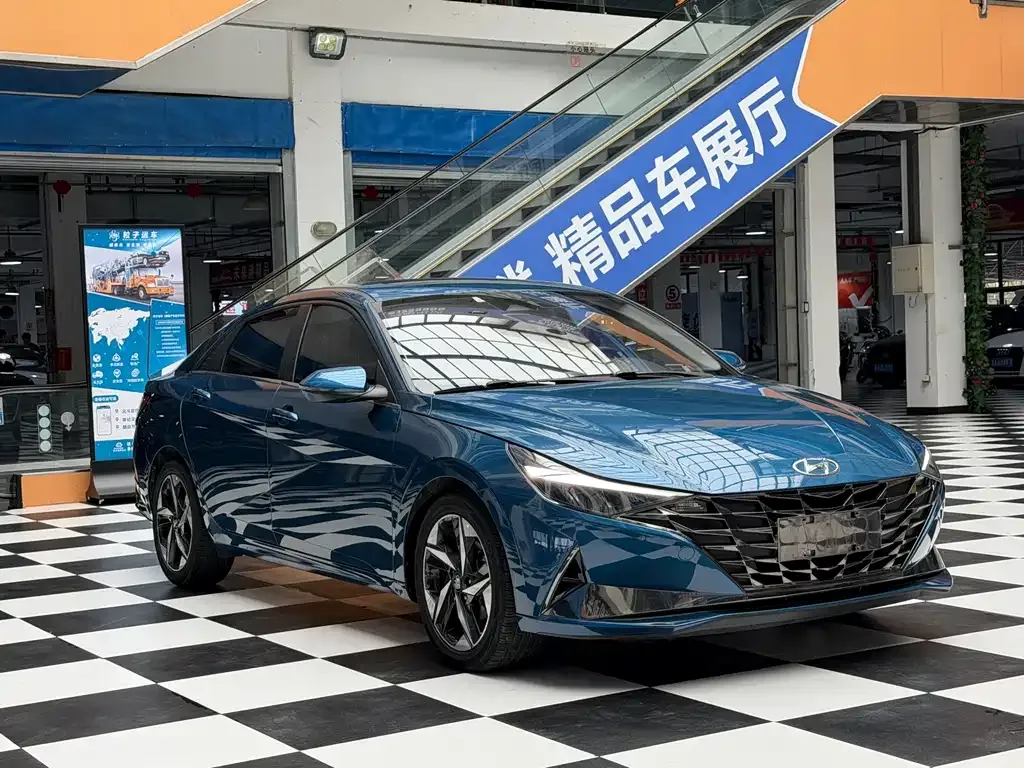 Hyundai Elantra — фото 2