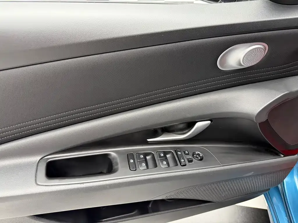 Hyundai Elantra — фото 3