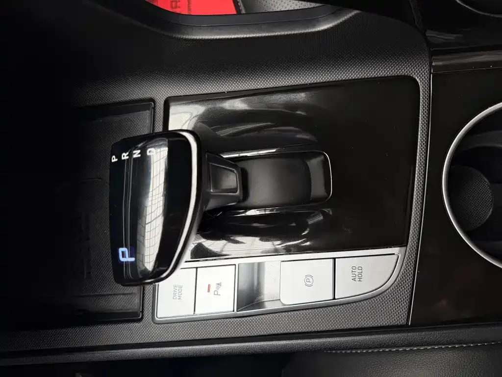 Hyundai Elantra — фото 7