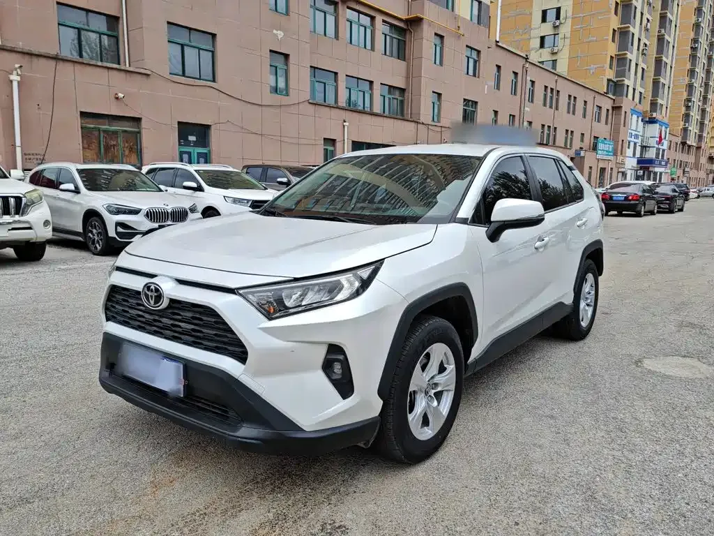 Toyota RAV4 — фото 9