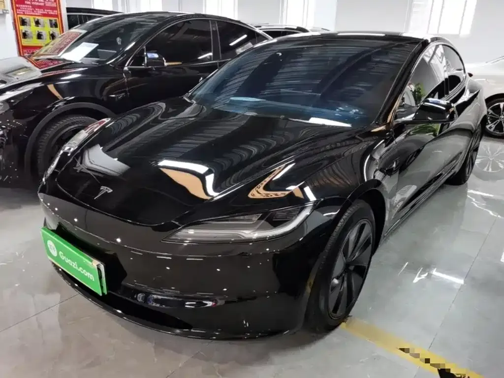 Tesla Model 3 — фото 1