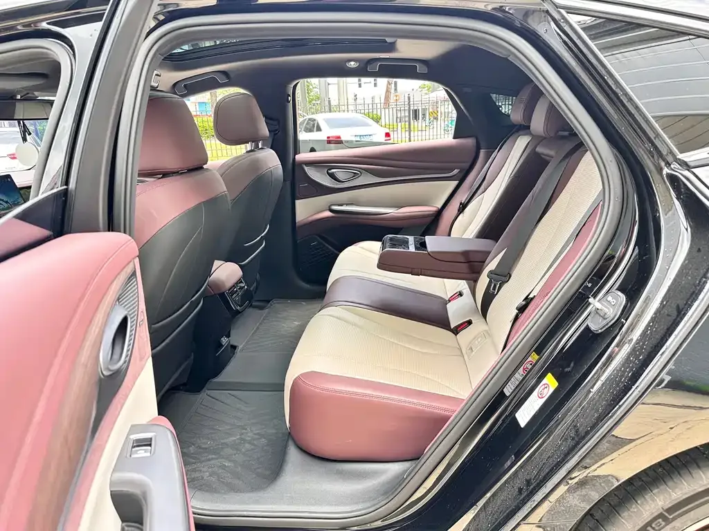 BYD Seal — фото 4