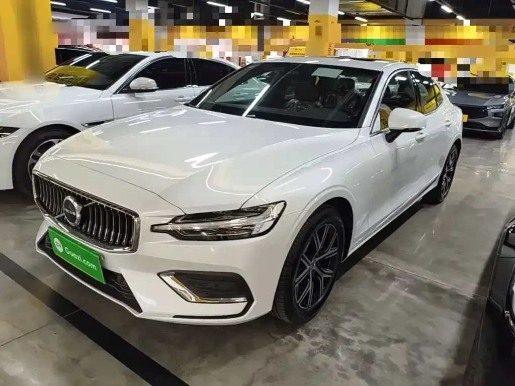 Volvo S60 — фото 1