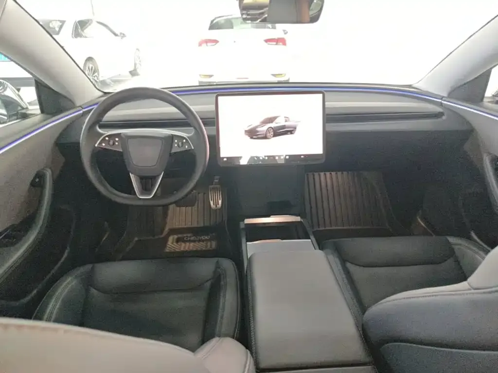 Tesla Model 3 — фото 9