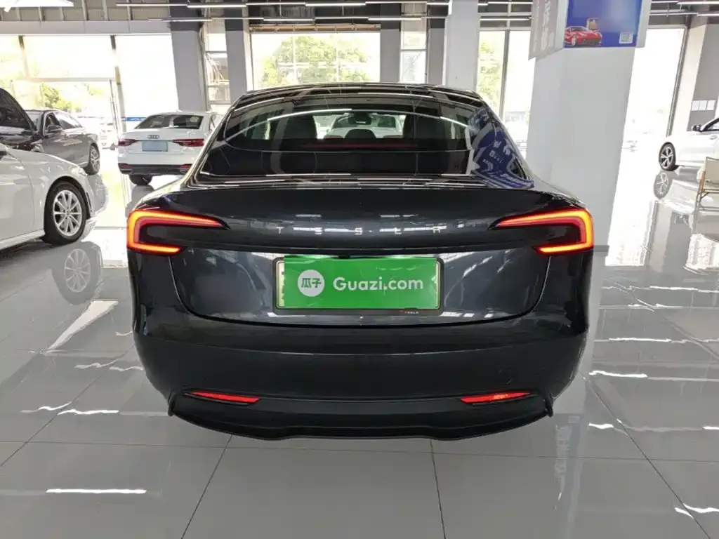 Tesla Model 3 — фото 4
