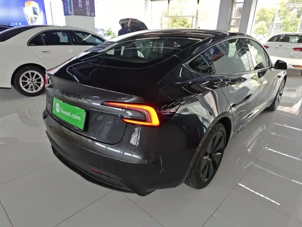 Tesla Model 3 — фото 5