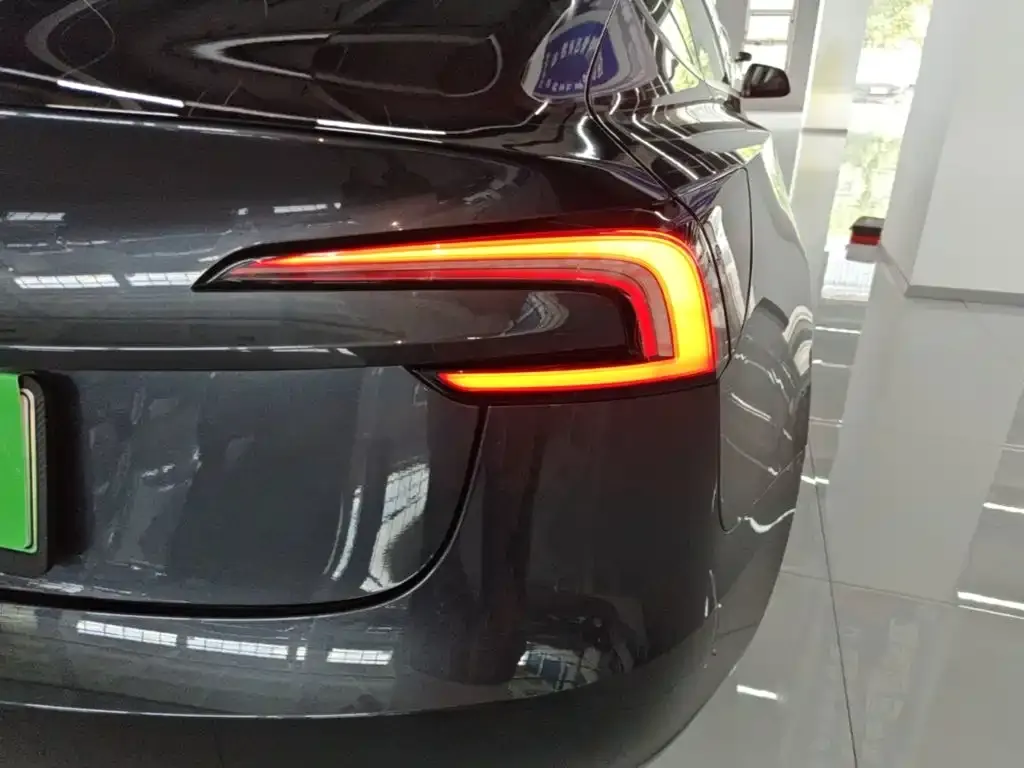Tesla Model 3 — фото 3