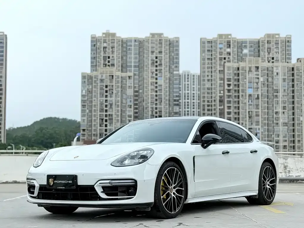 Porsche Panamera — фото 1