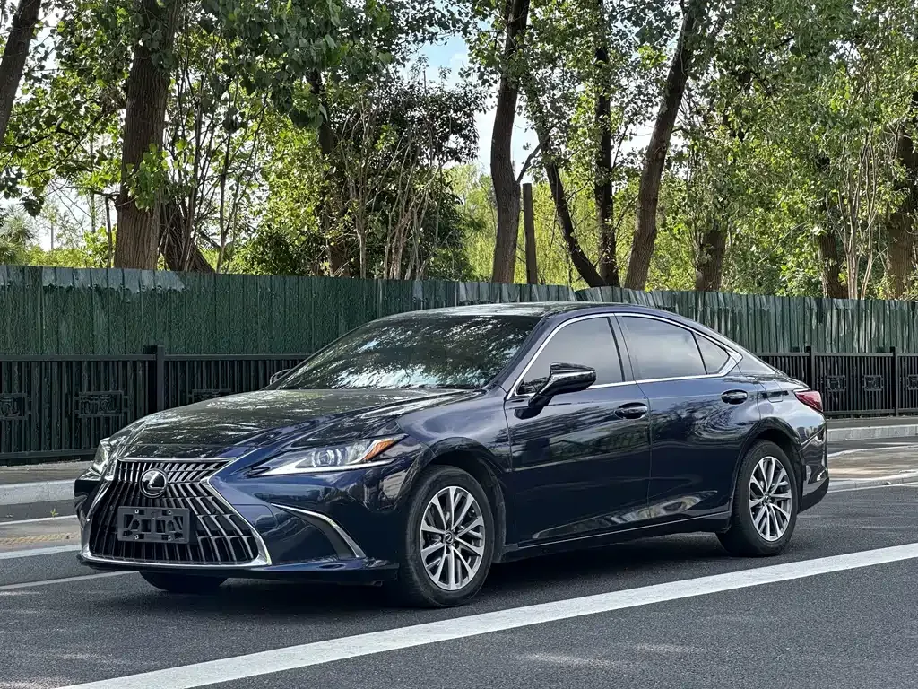Lexus ES — фото 1