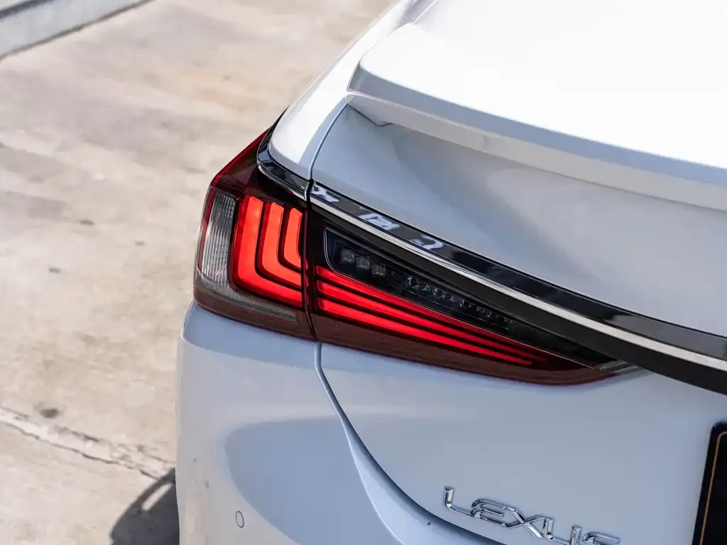 Lexus ES — фото 4