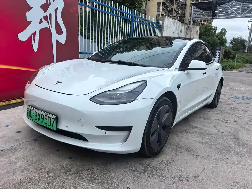 Tesla Model 3 — фото 1