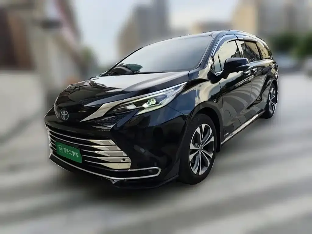 Toyota Sienna — фото 1