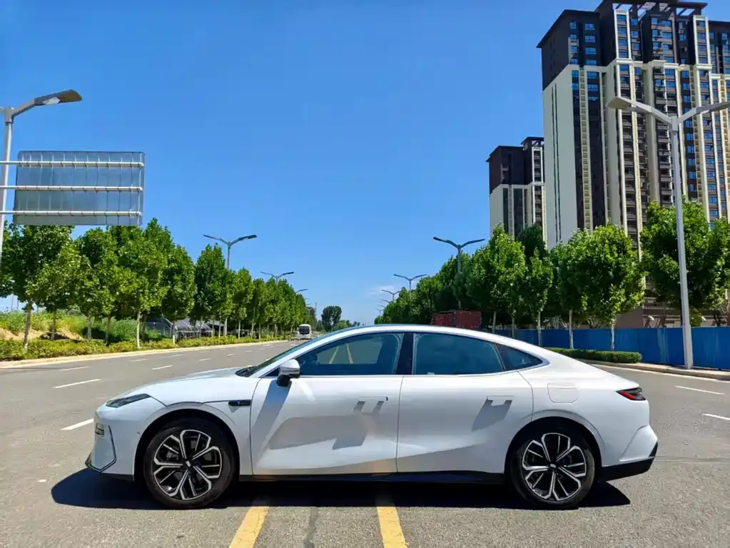 Geely Galaxy E8 — фото 4