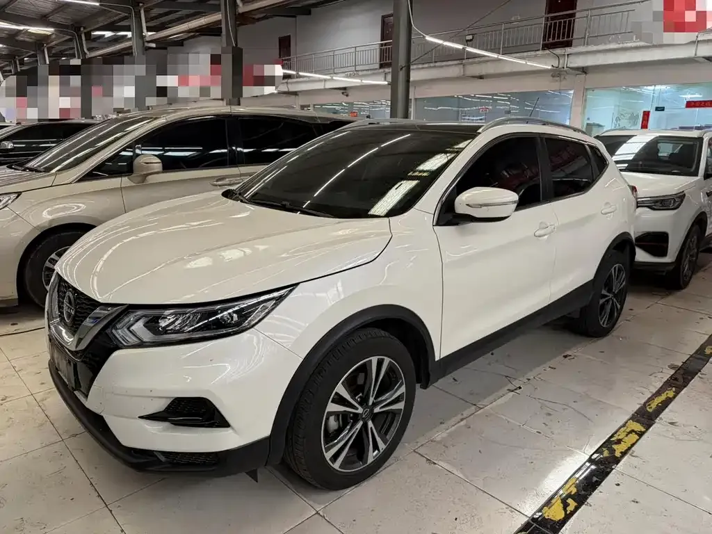 Nissan Qashqai — фото 1