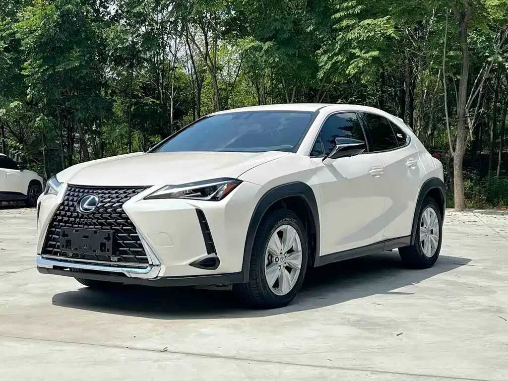 Lexus UX — фото 1