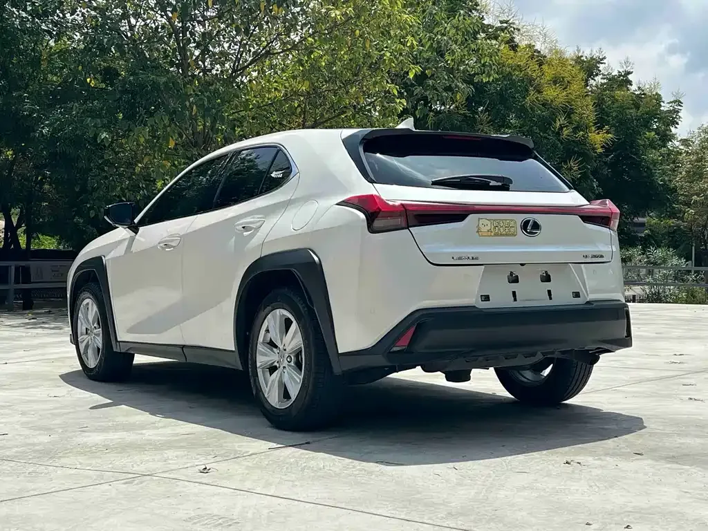 Lexus UX — фото 7