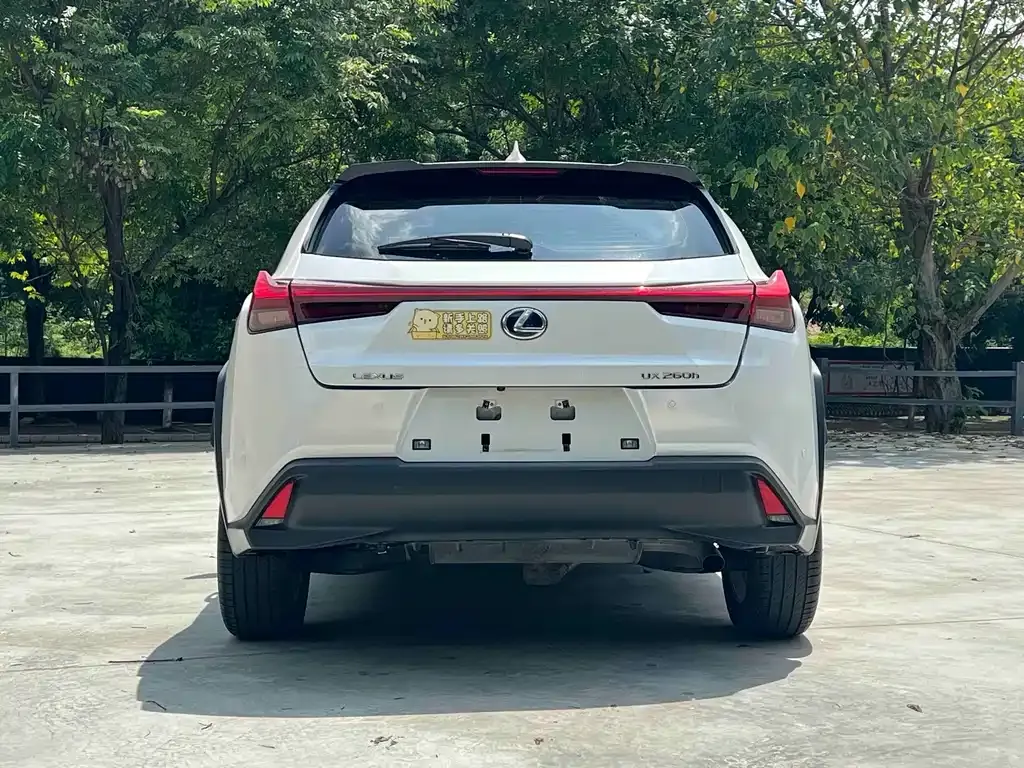 Lexus UX — фото 8