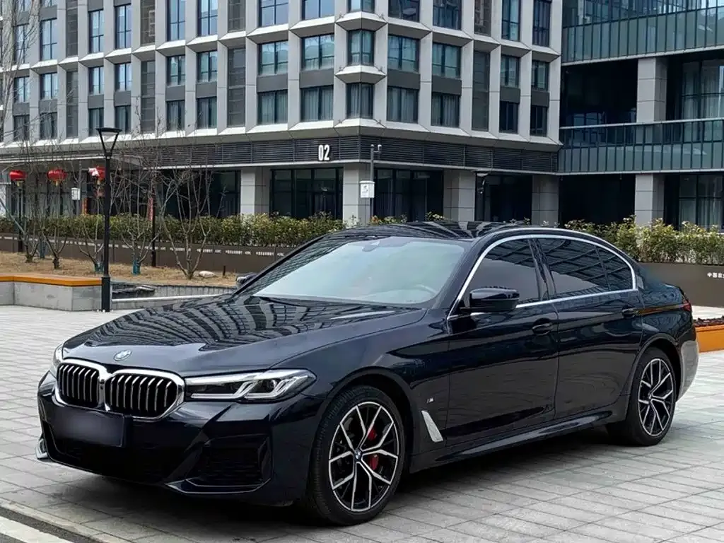 BMW 5 Series — фото 1