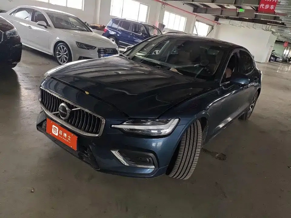 Volvo S60 — фото 1