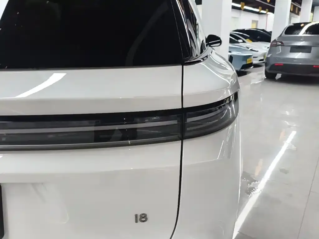 Li Auto Li i8 — фото 10