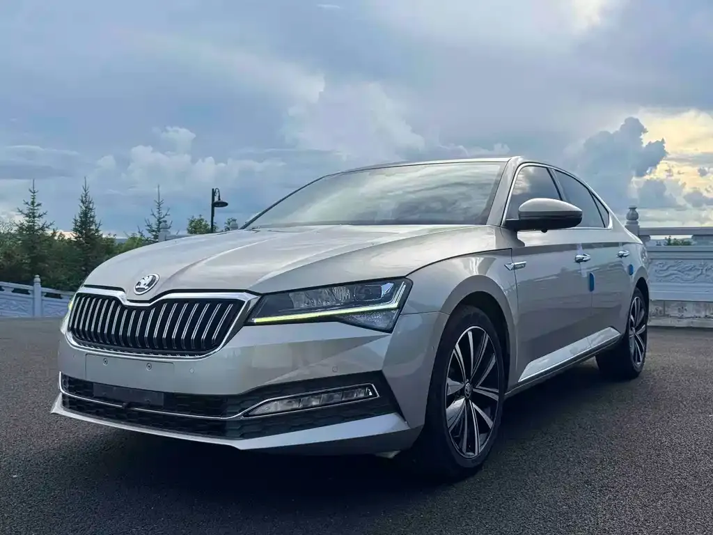 Skoda Superb — фото 1