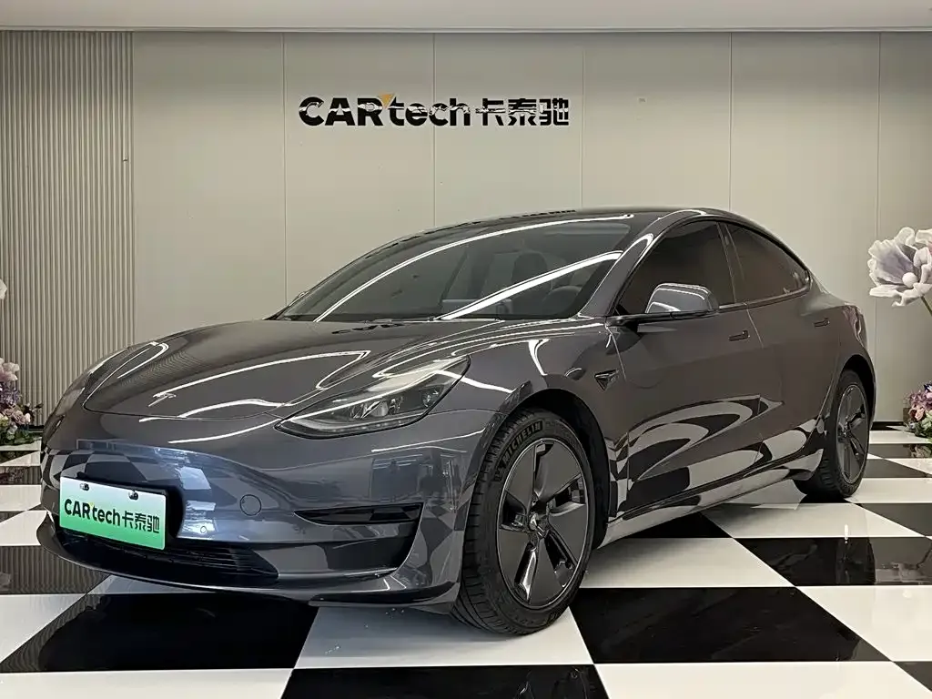 Tesla Model 3 — фото 1