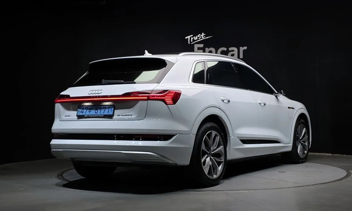Audi e-tron — фото 3