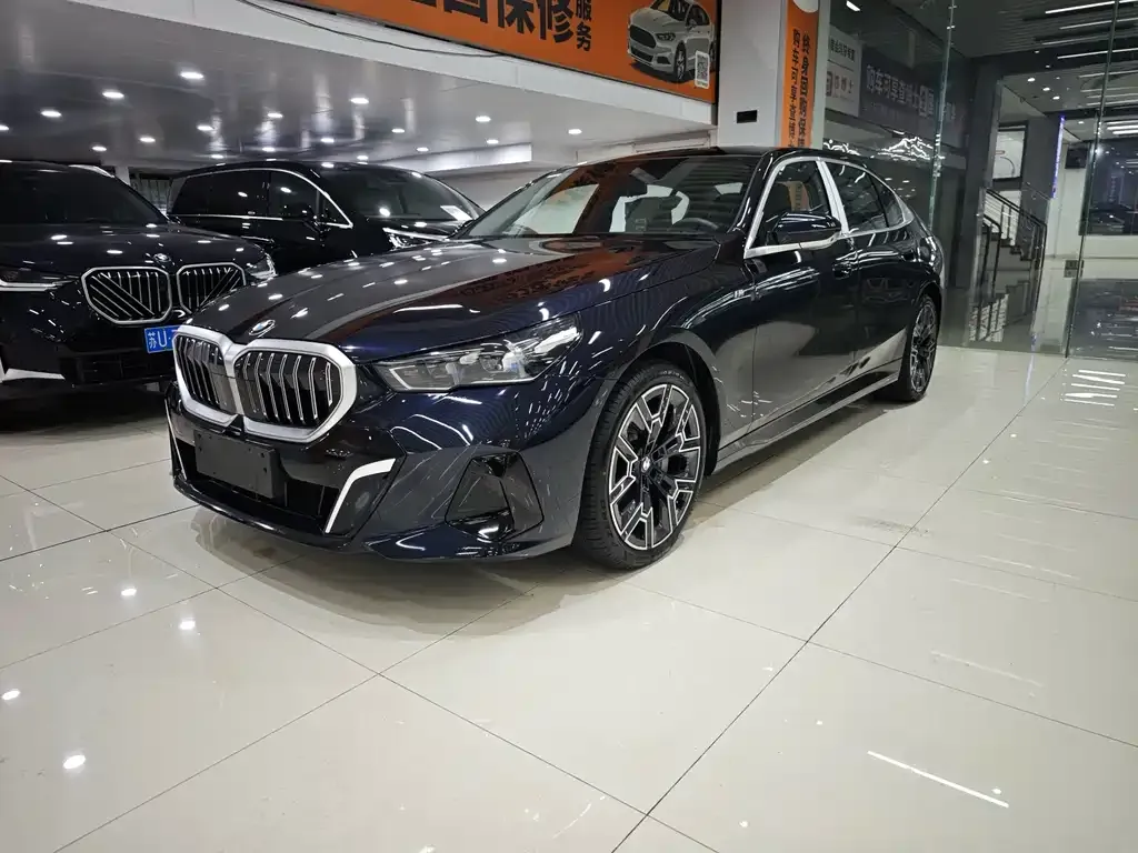 BMW 5 Series — фото 1