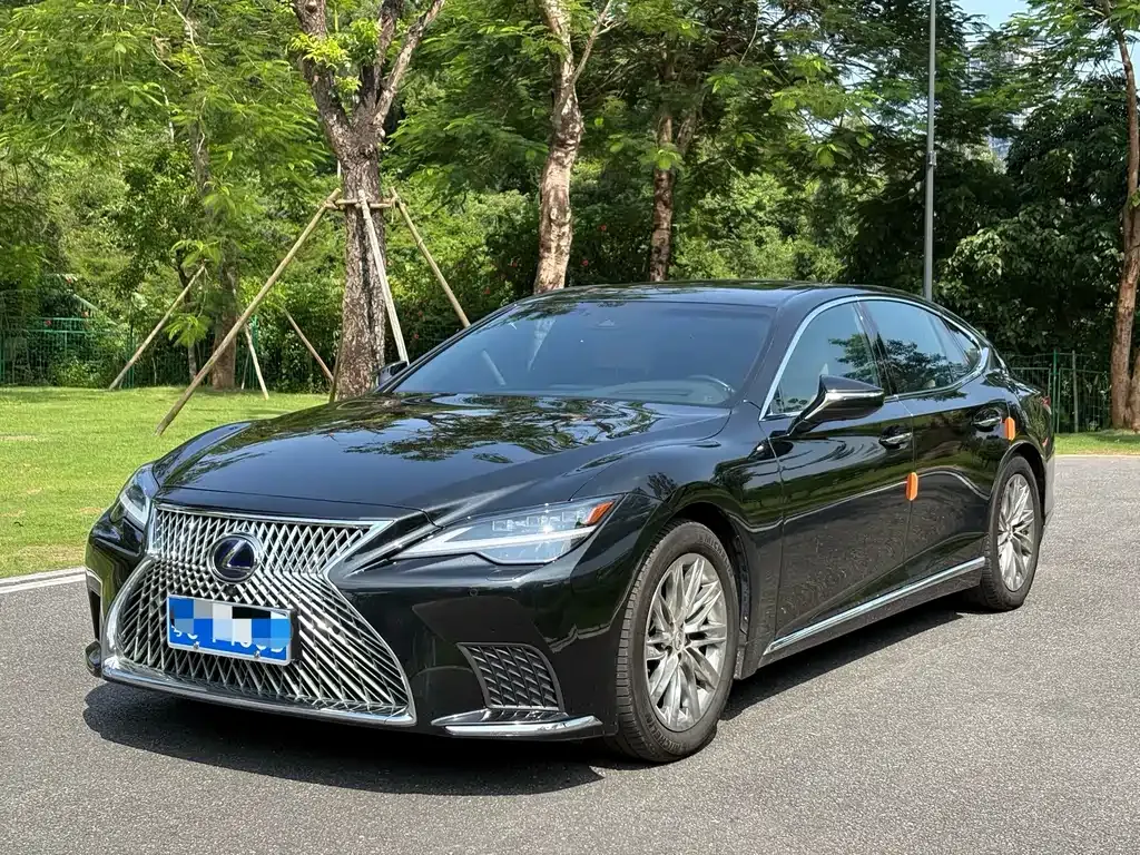 Lexus LS — фото 1