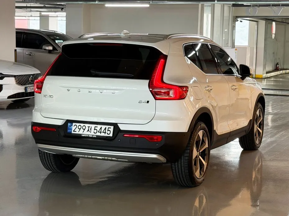 Volvo XC40 — фото 6