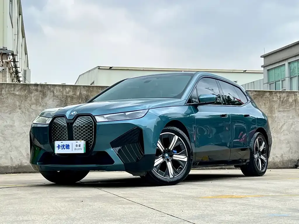 BMW iX — фото 1