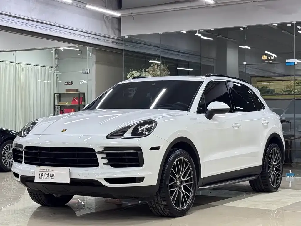 Porsche Cayenne — фото 1