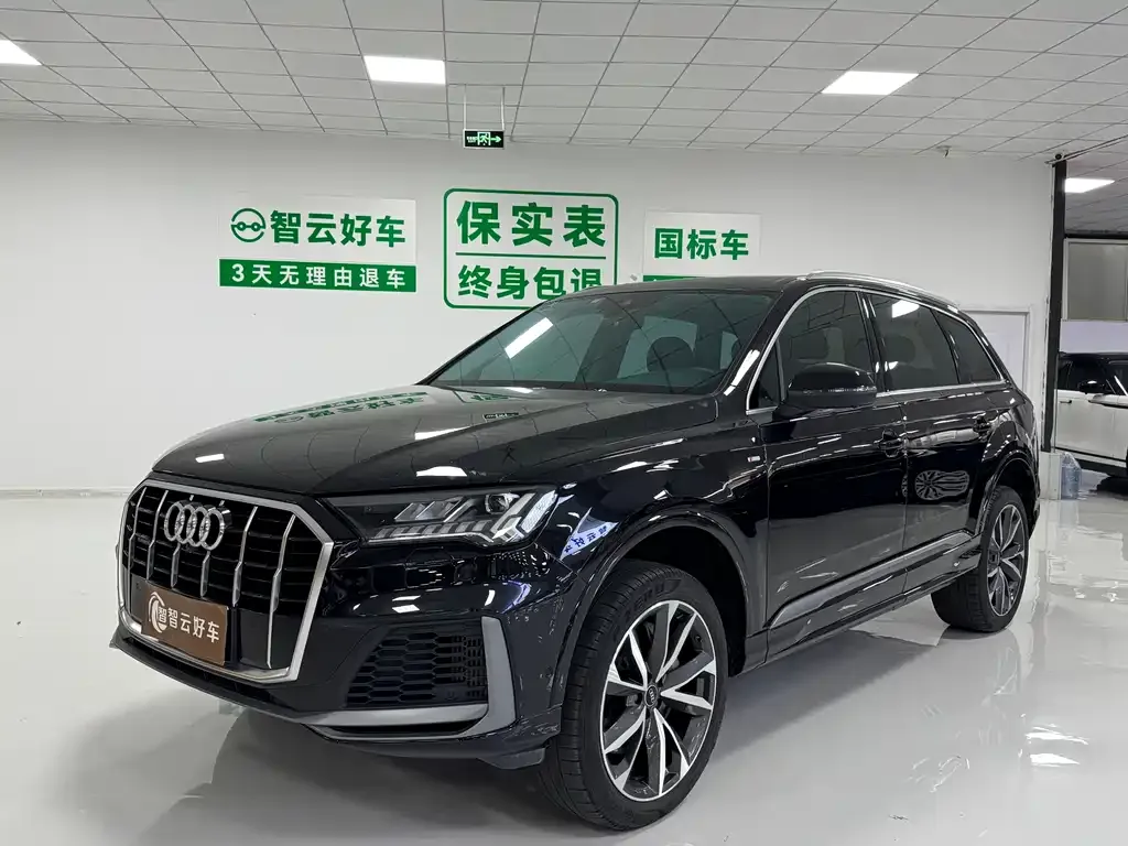 Audi Q7 — фото 1