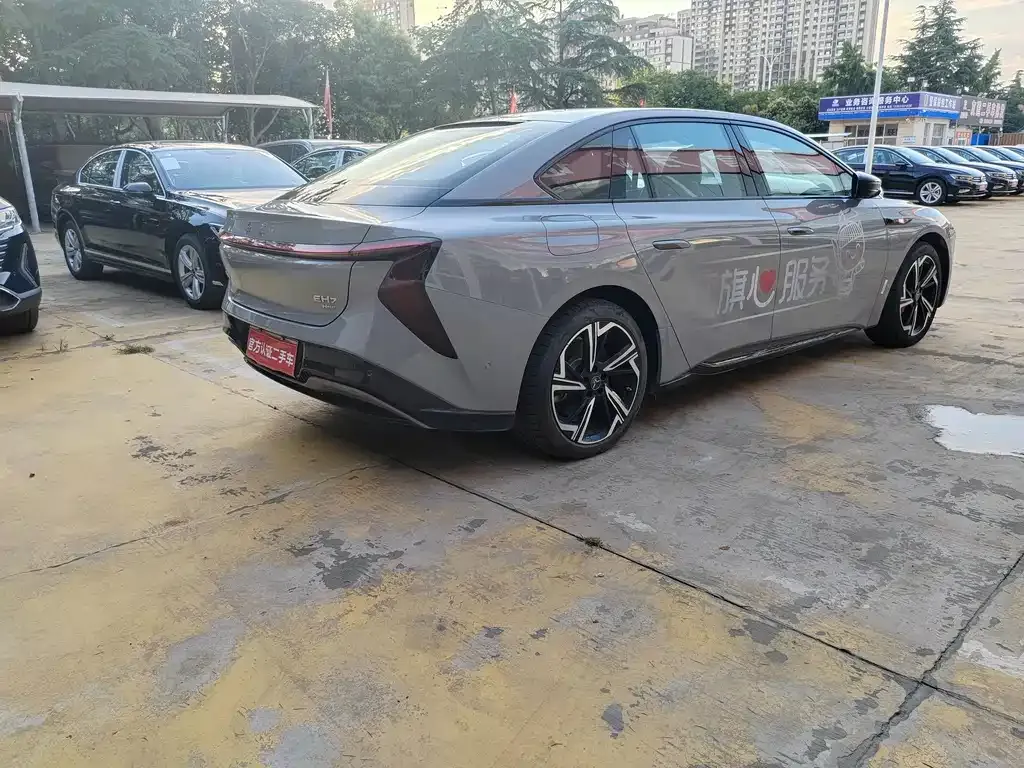 Hongqi EH7 — фото 2