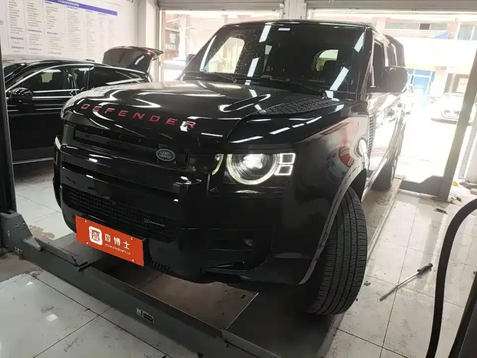 Land Rover Defender — фото 1
