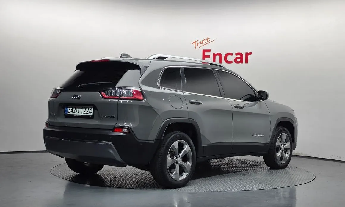 Jeep Cherokee — фото 3