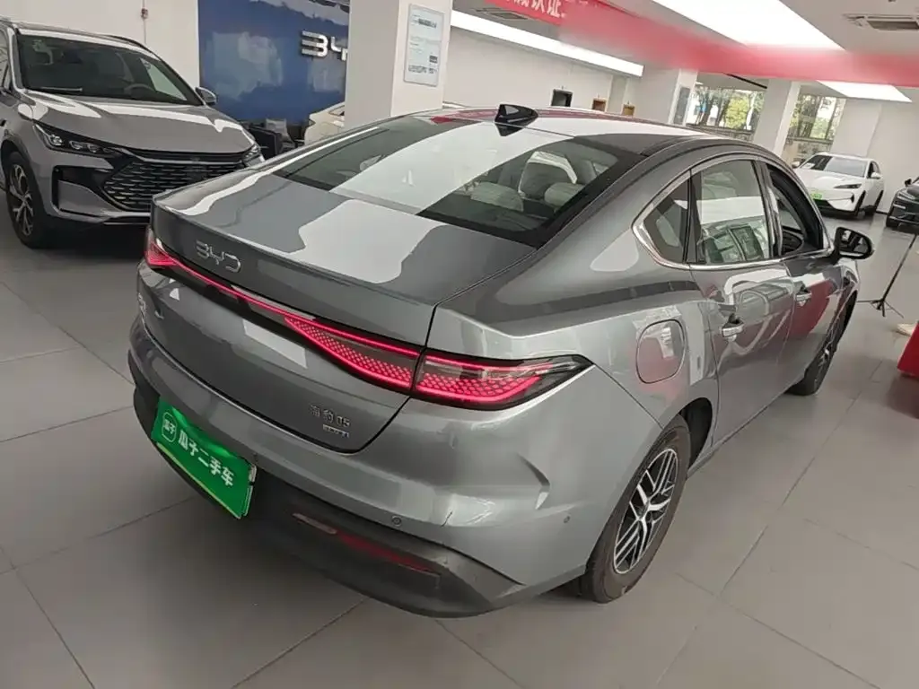 BYD Seal 05 DM-i — фото 10